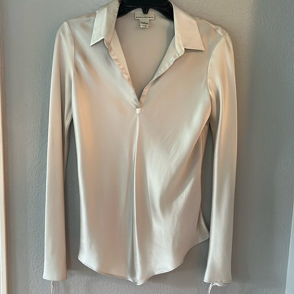 Banana Republic silk cream shirt